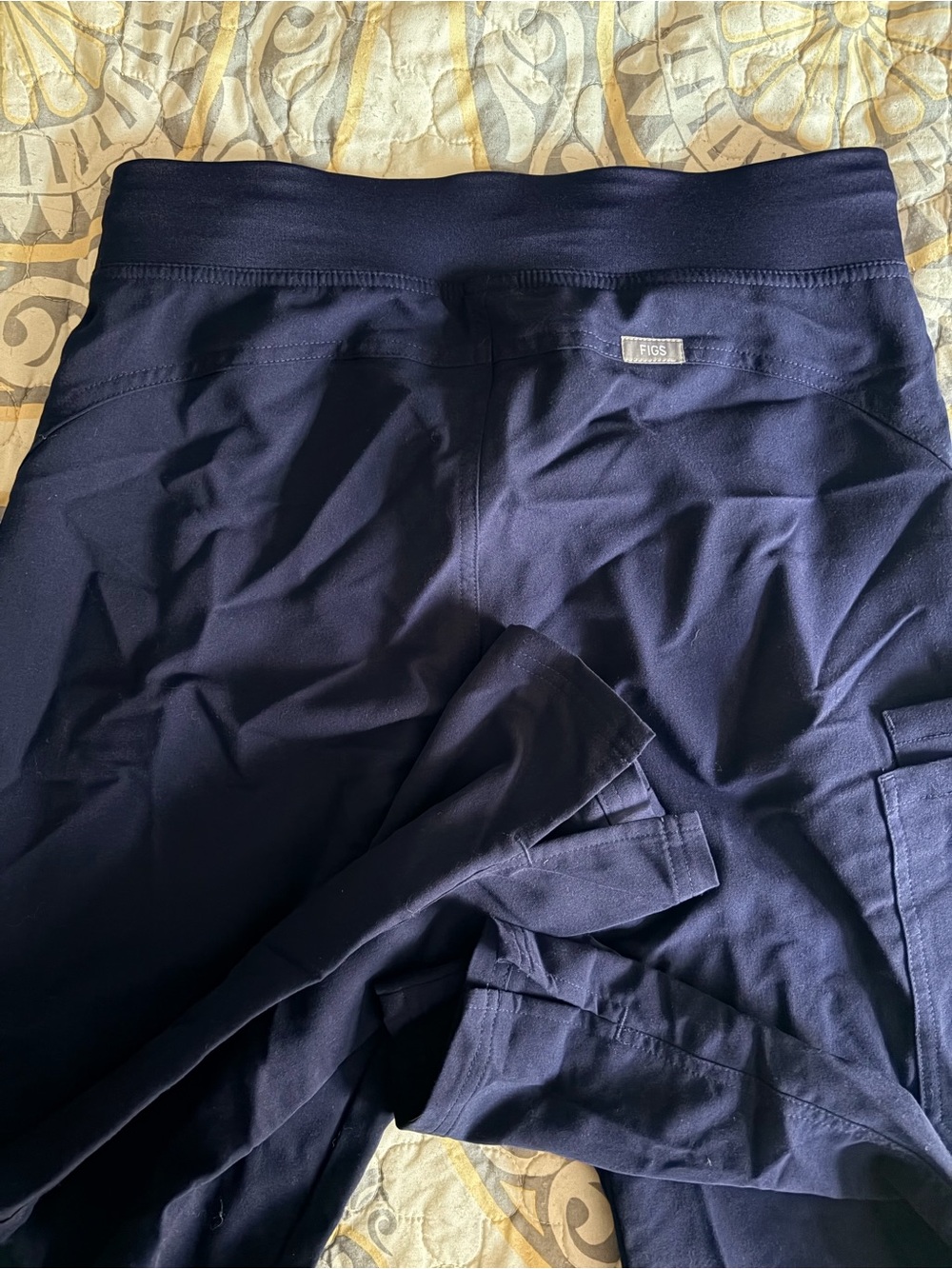 Figs Navy Technical Collection Short Sleeve and Pants Scrub Set, XS - Picture 9 of 11